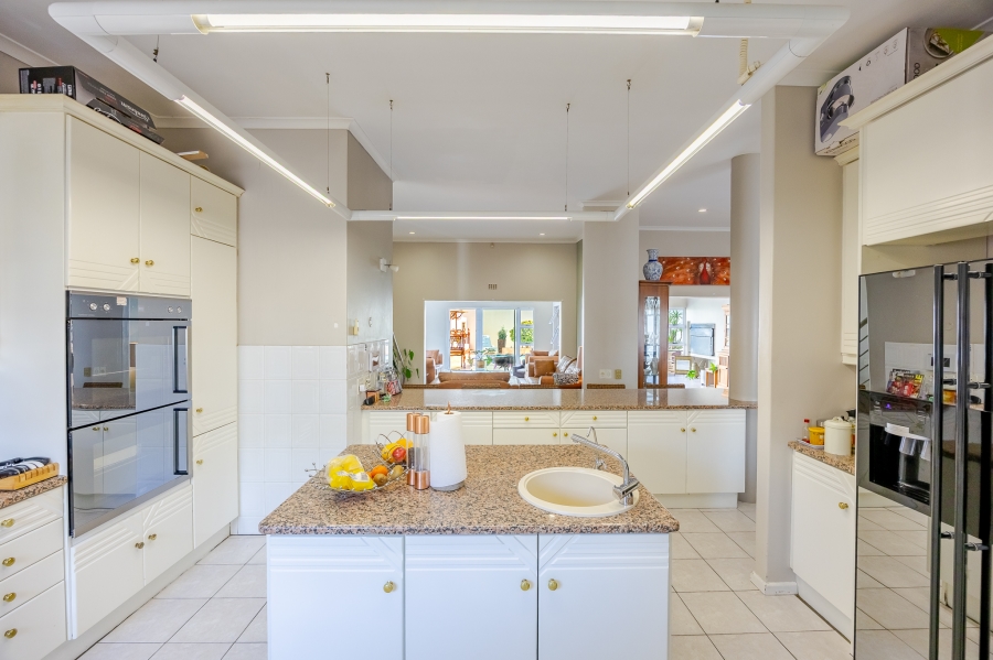6 Bedroom Property for Sale in Vergesig Western Cape